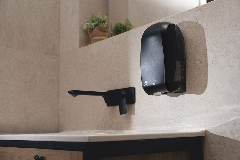 Luu, soap dispenser