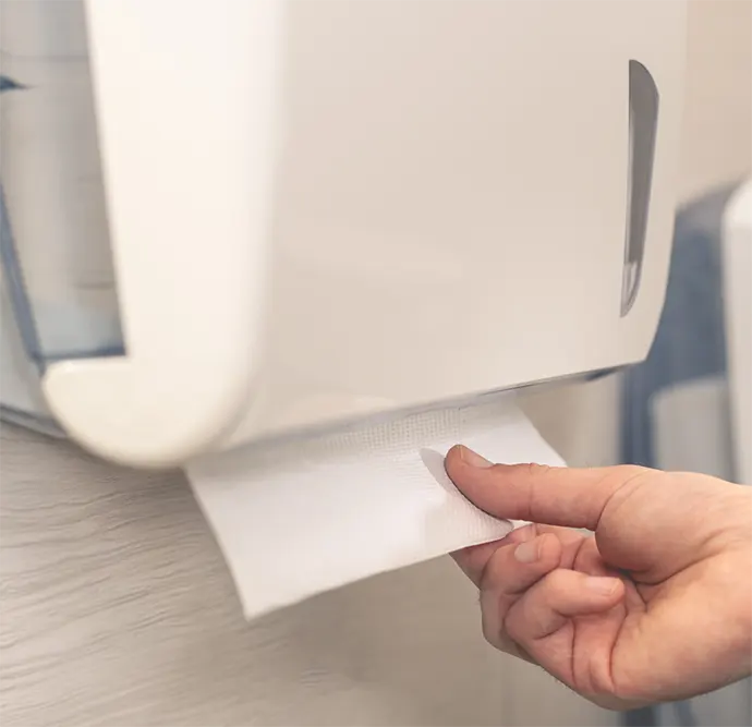 Luu dispenser for foldable paper towels, foldable paper towels