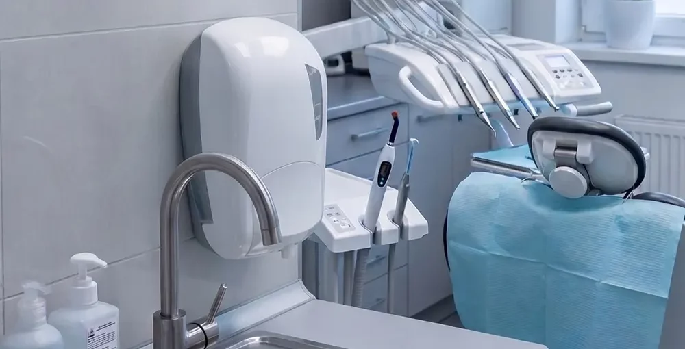 Dental clinic dispensers and paper products: hygiene protocols and essential equipment - liquid soap dispensers for dental clinics - Luu dispensers