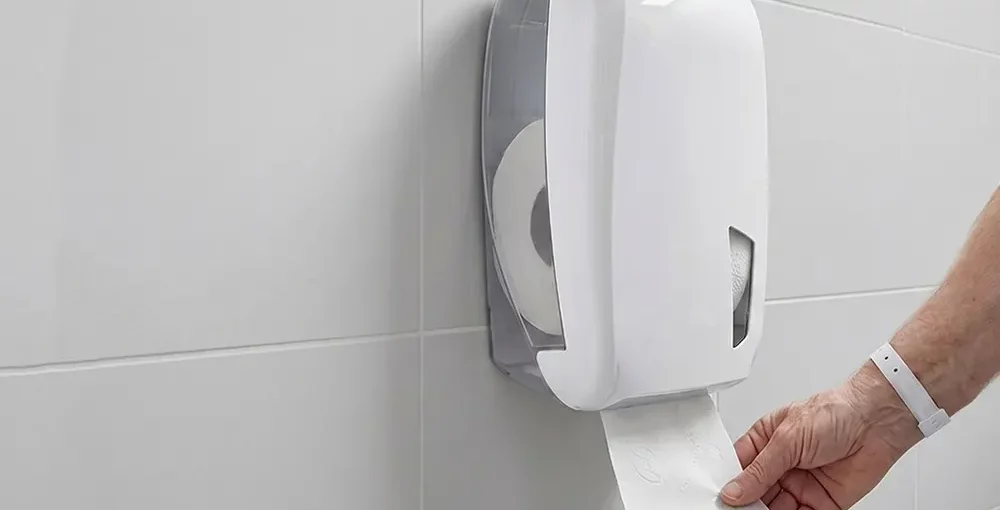 Toilet paper dispenser for healthcare: a small detail that makes a big difference - Toilet paper dispenser in a health center - Luu dispensers